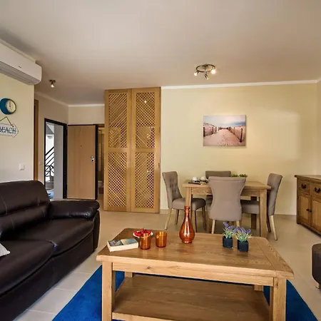 Apartment Bella-poolside Terrace & Alfresco Dining
