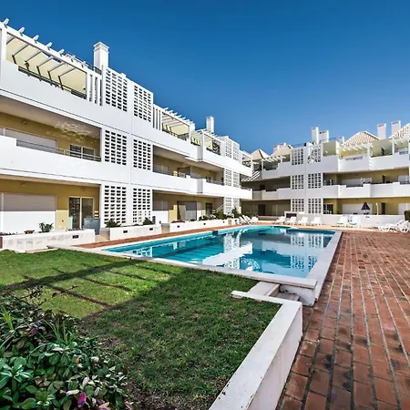 Bella-poolside Terrace & Alfresco Dining