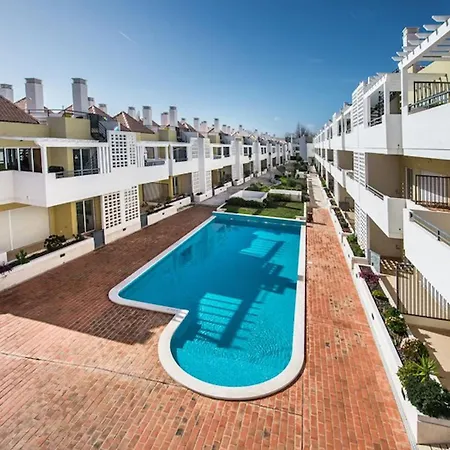 Bella-poolside Terrace & Alfresco Dining Apartment *